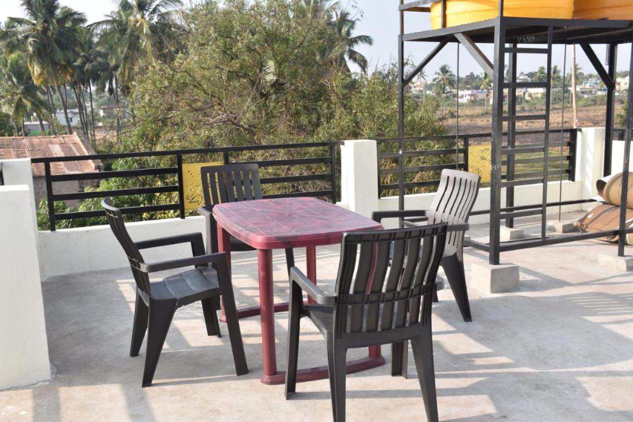 Coconut Homestay Hampi Eksteriør bilde