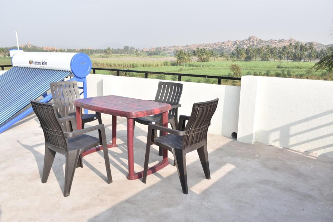 Coconut Homestay Hampi Eksteriør bilde