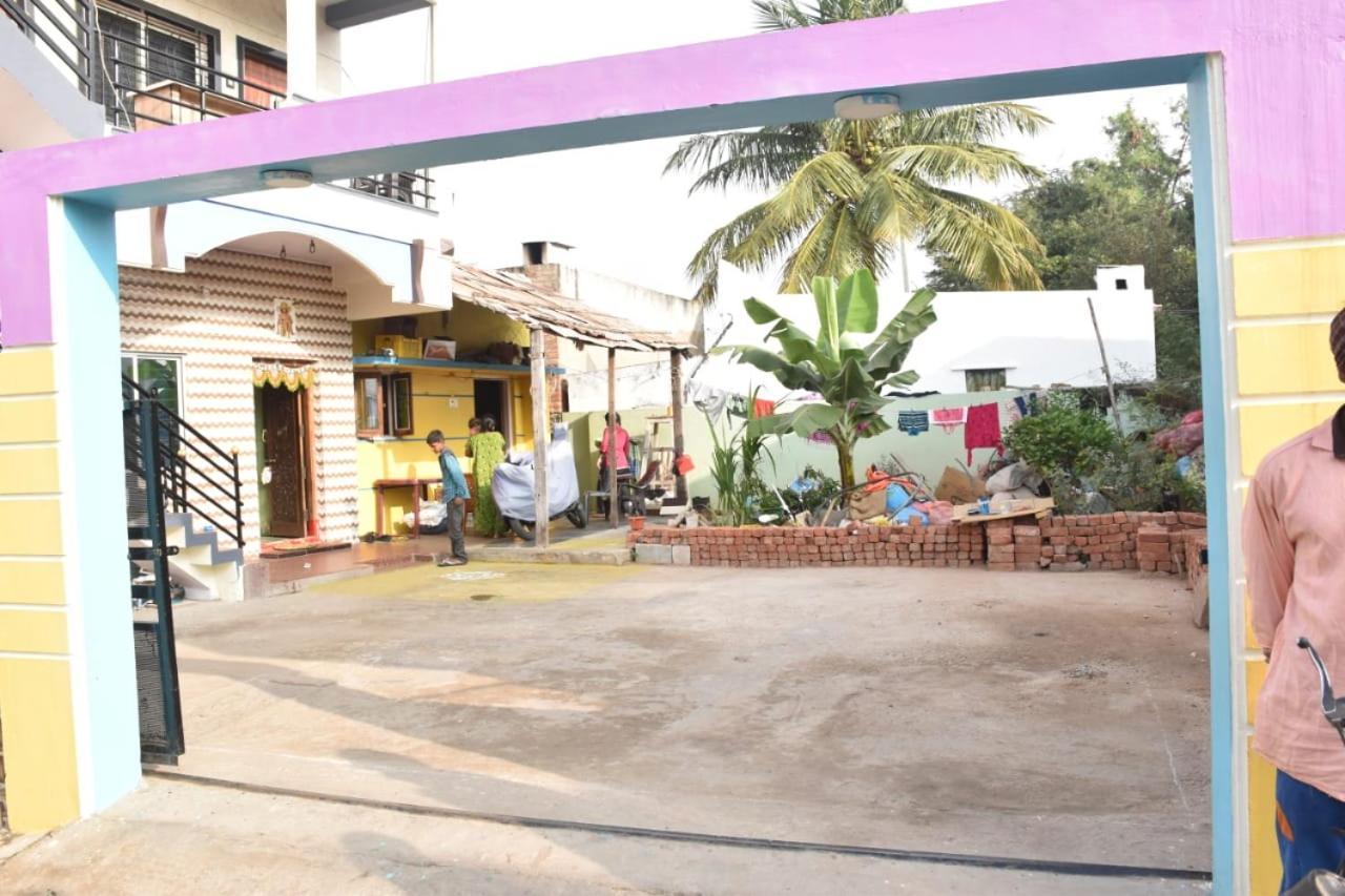 Coconut Homestay Hampi Eksteriør bilde