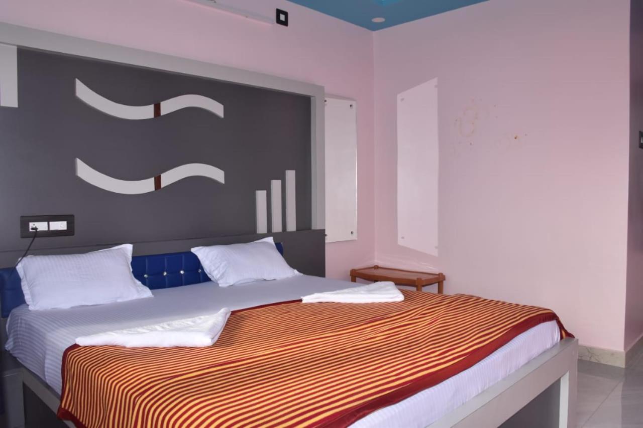 Coconut Homestay Hampi Eksteriør bilde