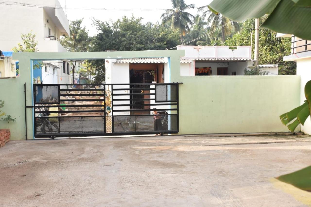 Coconut Homestay Hampi Eksteriør bilde